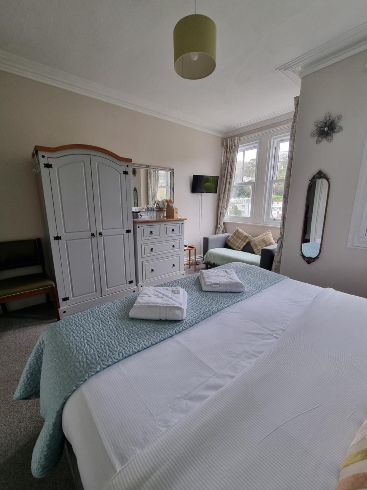 Harbour Heights Guest House Торки Екстериор снимка