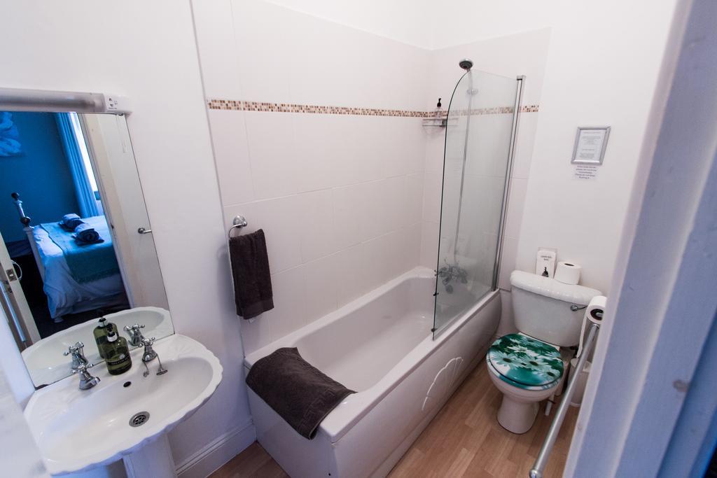 Harbour Heights Guest House Торки Екстериор снимка