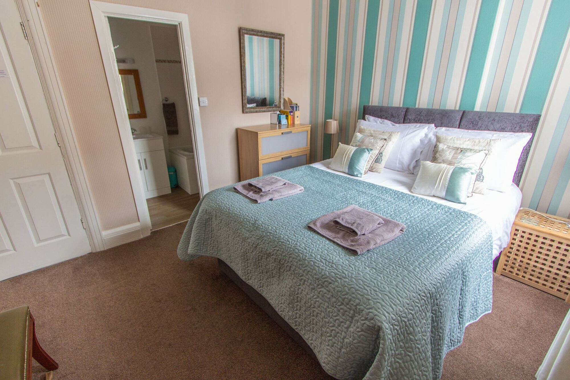 Harbour Heights Guest House Торки Екстериор снимка